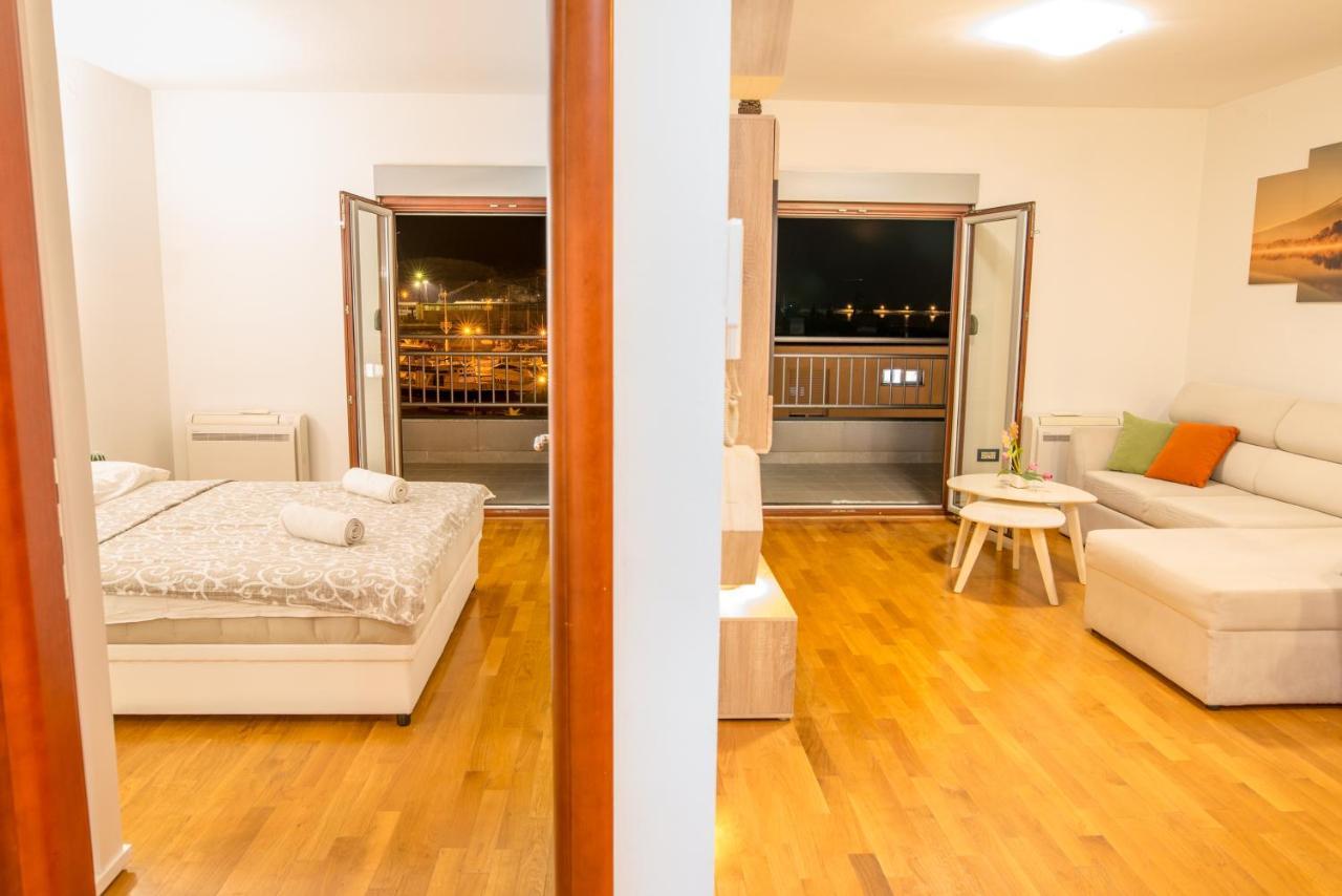 Apartment Stefano บาร์ ภายนอก รูปภาพ